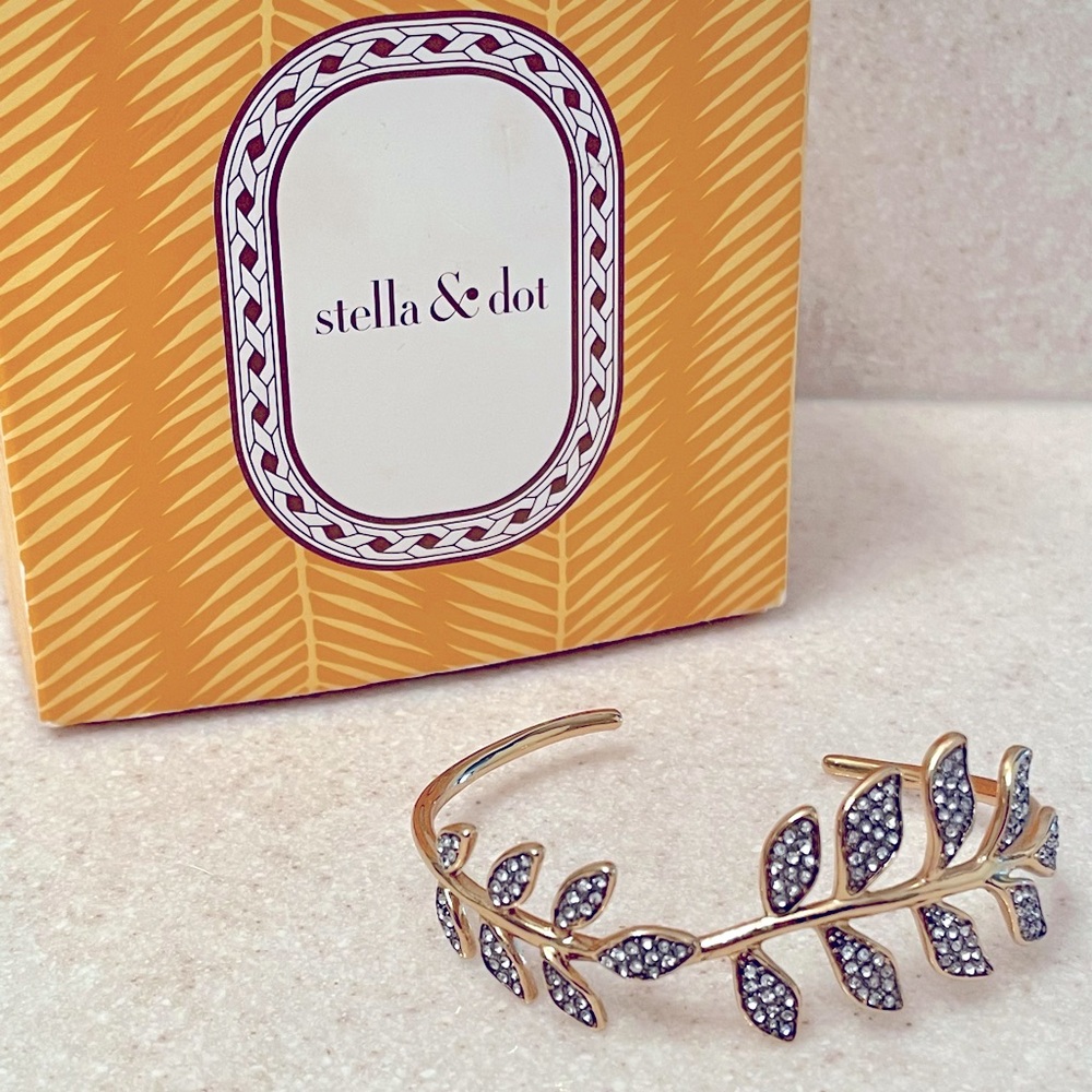STELLA & DOT
